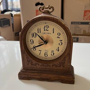 NEW HAVEN VINTAGE Beautiful Quartz Clock